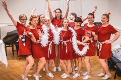 Extras-Gruppenfoto-79977191_2606568622712384_5228264458219945984_o_2606568609379052